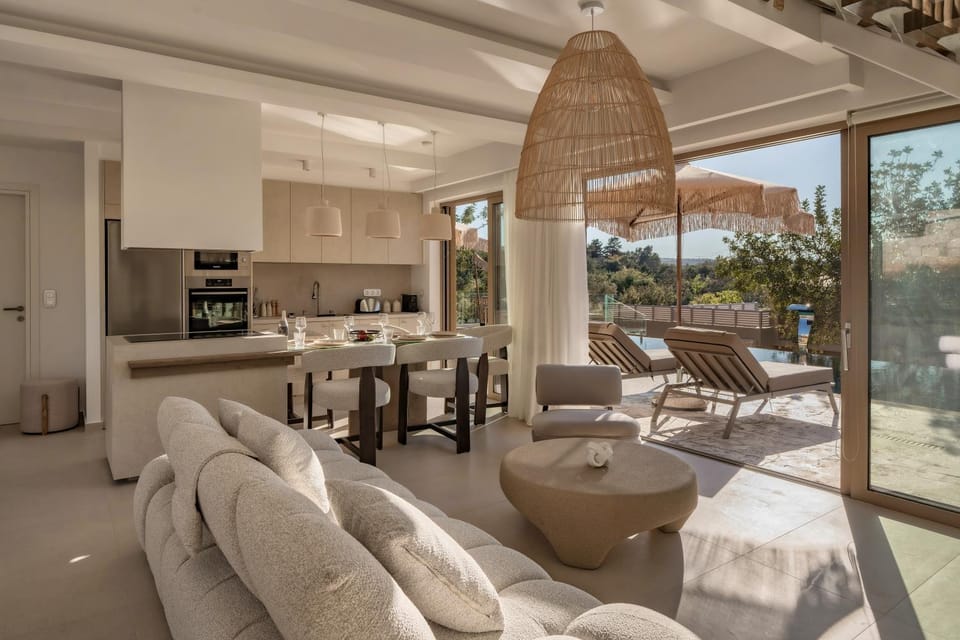 Kitchen or kitchenette, Living room, Seating area, Dining area, oven