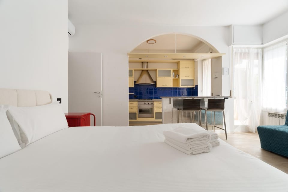 Night, Dining area