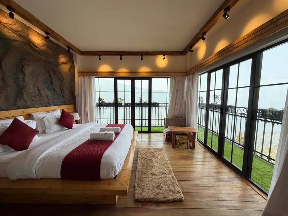 Bed, Natural landscape, Photo of the whole room, Bedroom, towels