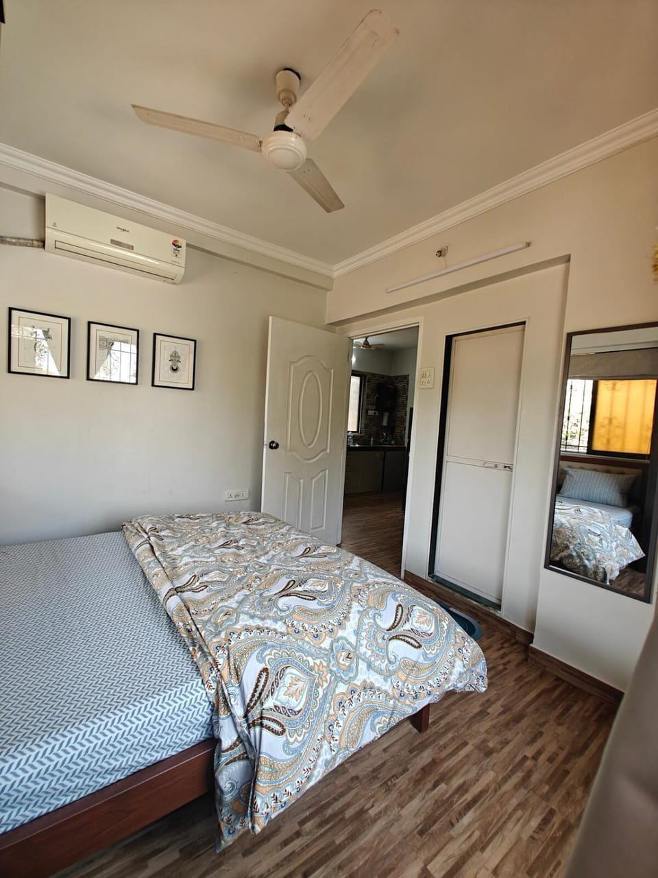 Sérènë-2BHK Balcony-Parking-Bandra Chapel Rd-Cafés Apartment in Mumbai