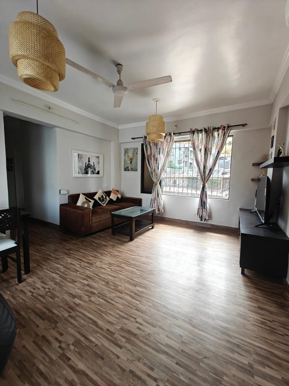 Sérènë-2BHK Balcony-Parking-Bandra Chapel Rd-Cafés Apartment in Mumbai