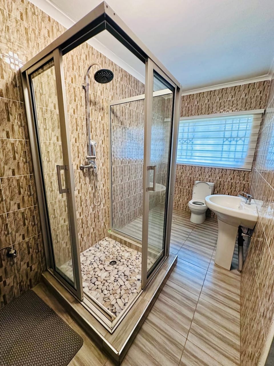 Shower, Toilet