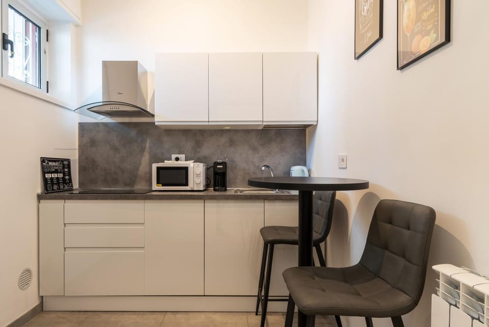 Kitchen or kitchenette