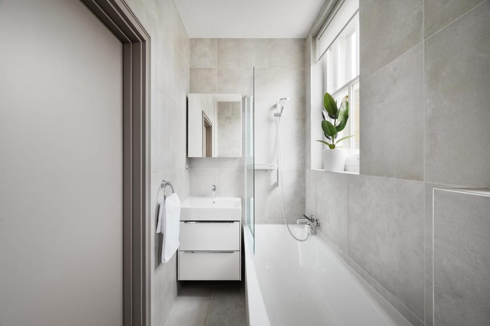 Shower, Toilet, Bath, towels