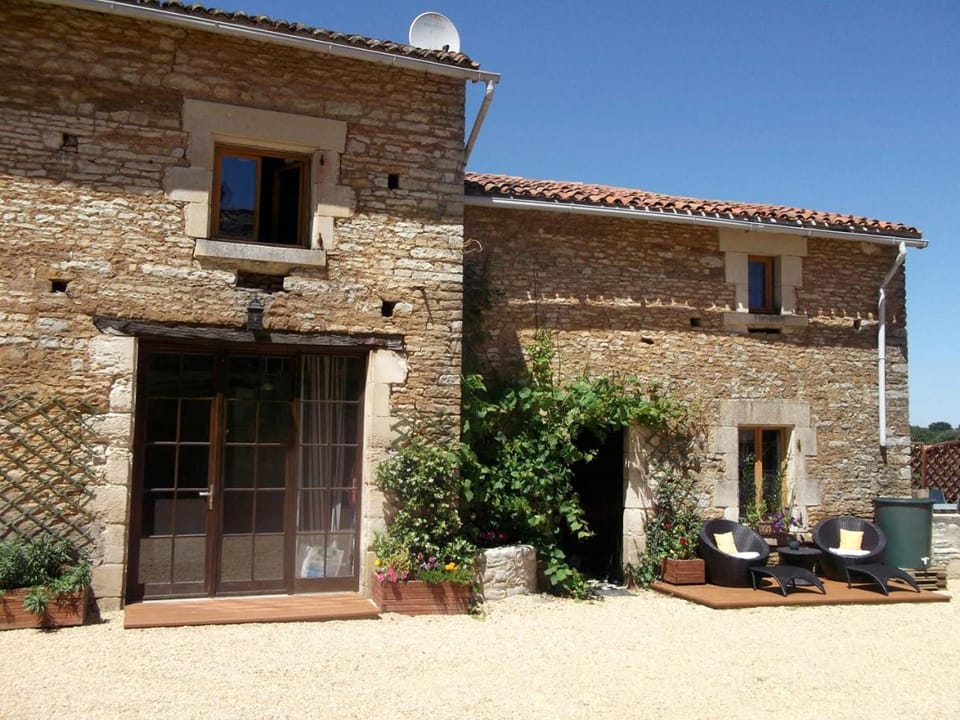 Spacious courtyard cottage House in Pays de la Loire