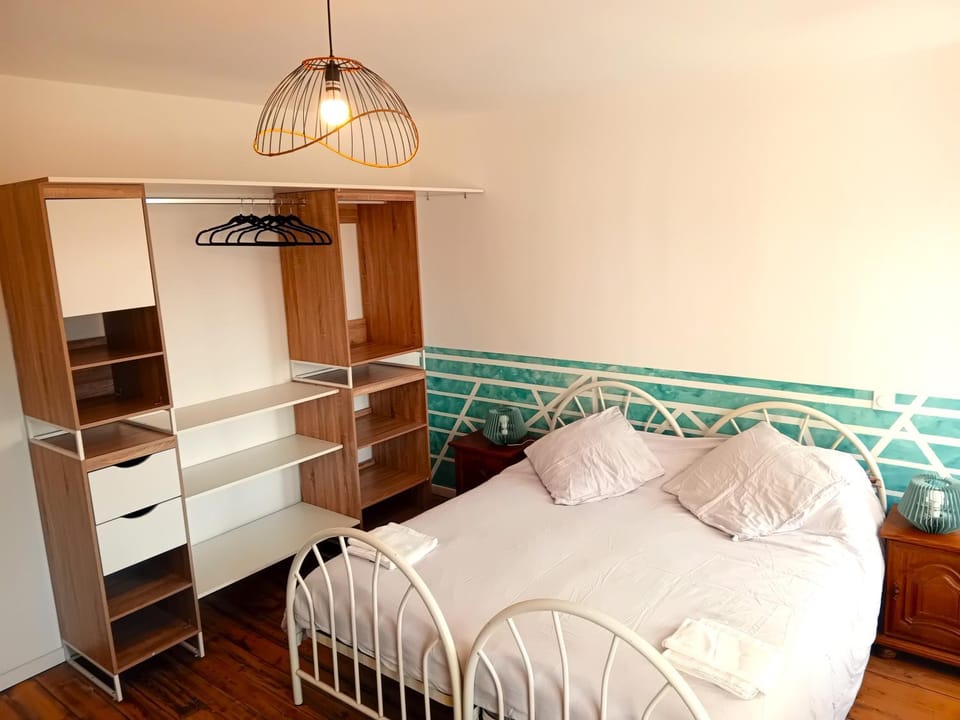 Bed, Photo of the whole room