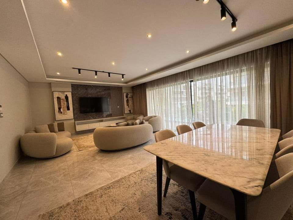 Living room, Dining area