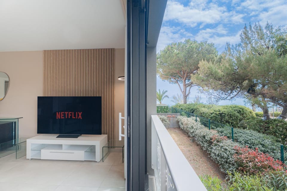 Wonderful 2BR - pool and sea - parking Apartment in Villeneuve-Loubet
