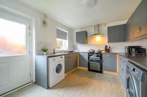 Bright Double Room LS16 Near Airport WiFi Vacation rental in Leeds