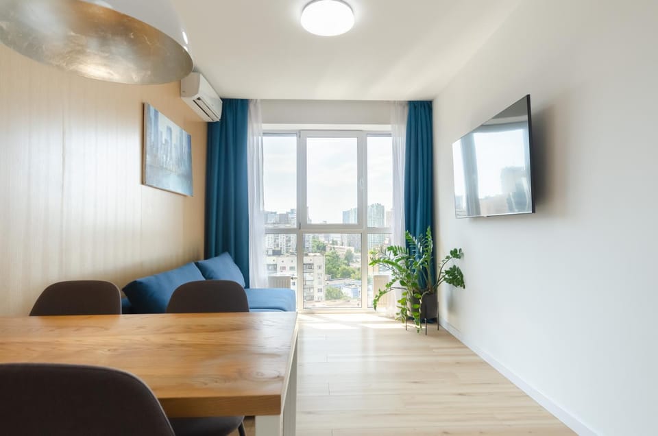 TV and multimedia, Living room, Seating area, Dining area, air conditioner