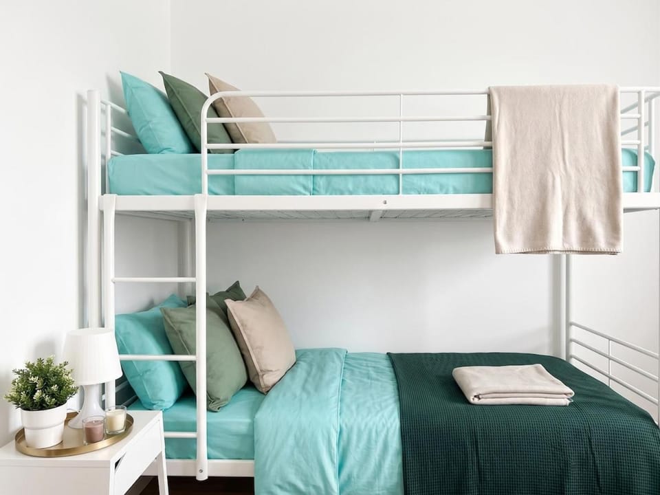 Bedroom, bunk bed