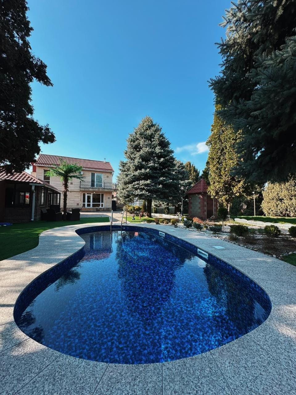 Property building, Day, Garden view, Pool view, Swimming pool