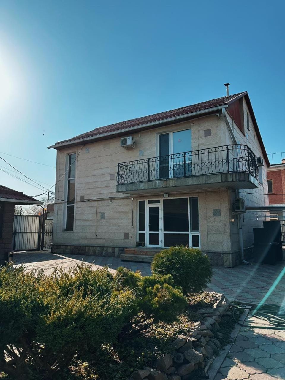 Property building, Day