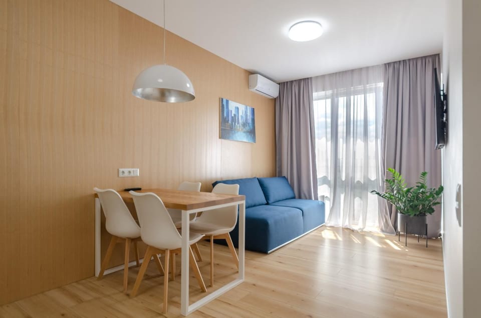 TV and multimedia, Living room, Seating area, Dining area, air conditioner