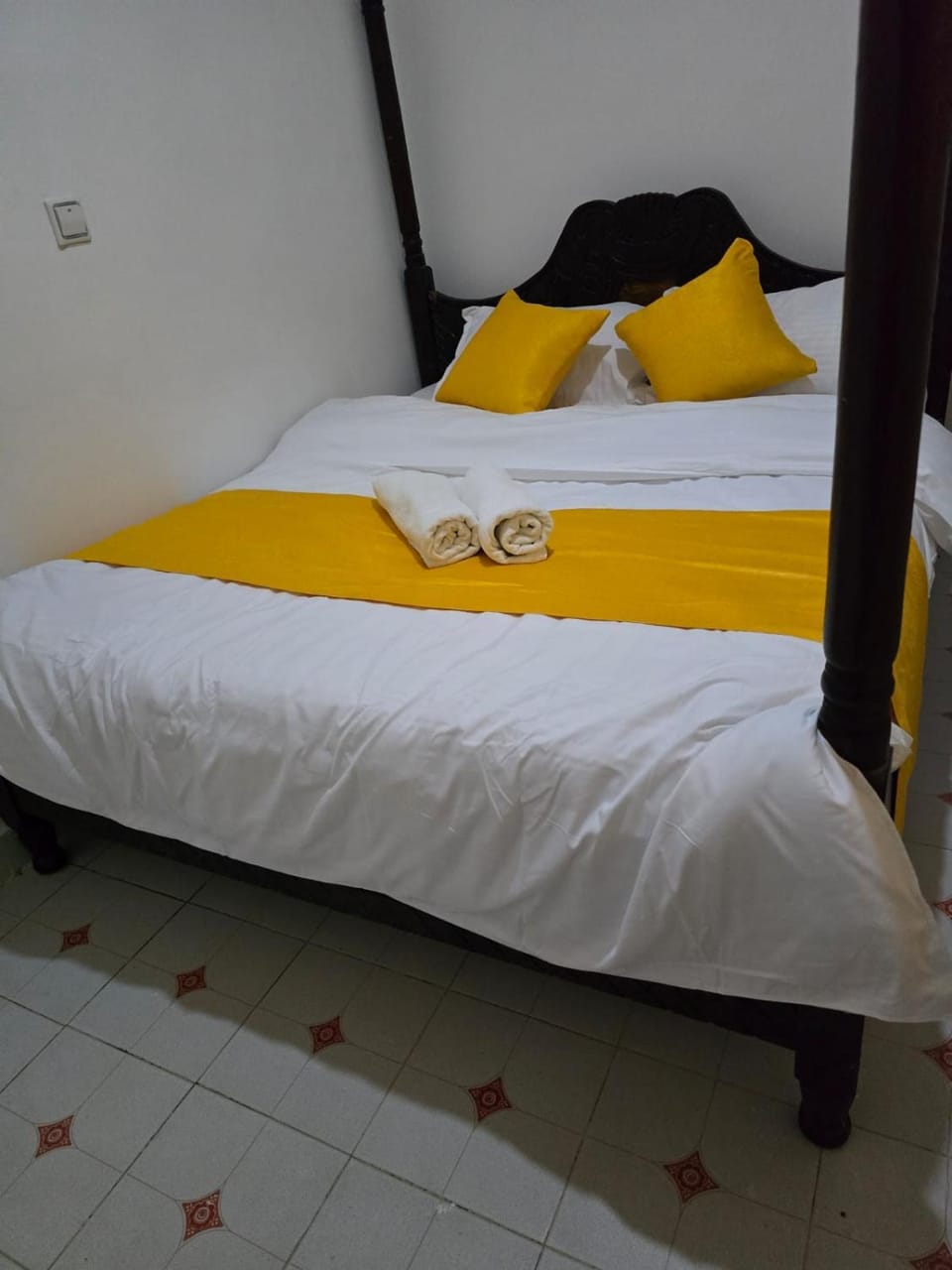 Bed, Bedroom, towels