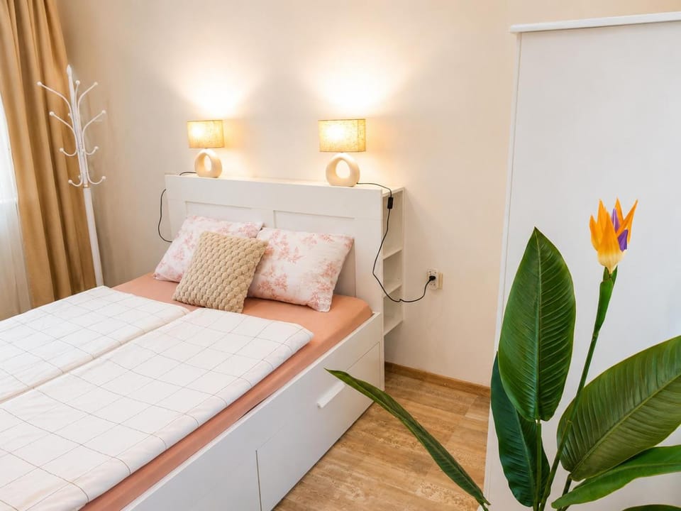 Bed, Photo of the whole room, Bedroom, wardrobe