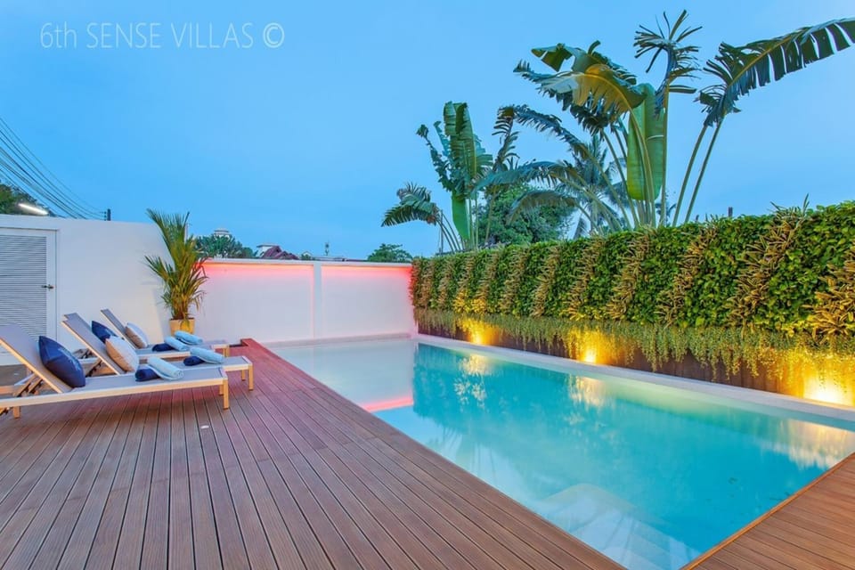 Garden, Garden view, Pool view, Swimming pool, sunbed