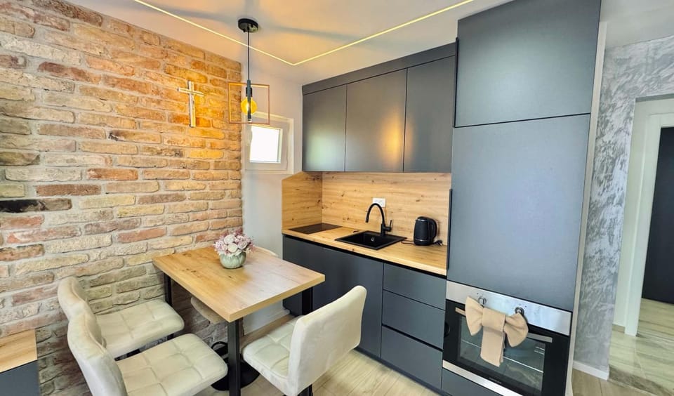 Kitchen or kitchenette, Seating area