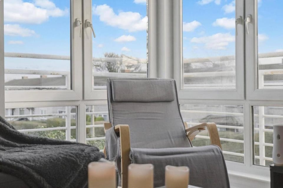 Saughton 2BR Free Private Parking Near Tram station Apartment in Edinburgh