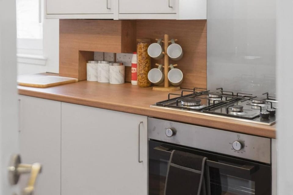Saughton 2BR Free Private Parking Near Tram station Apartment in Edinburgh