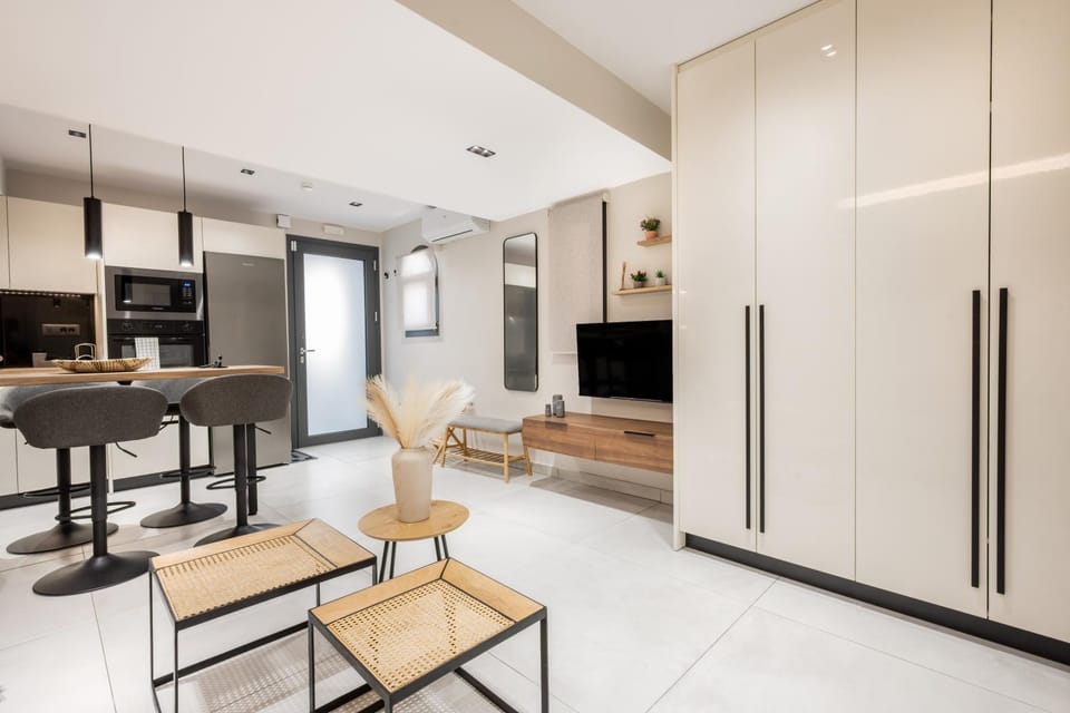 Living room, Seating area, Dining area, kitchen