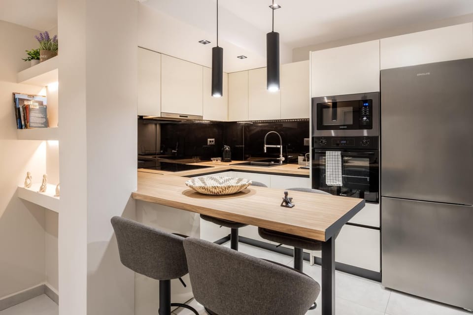 Dining area, microwave, oven, kitchen