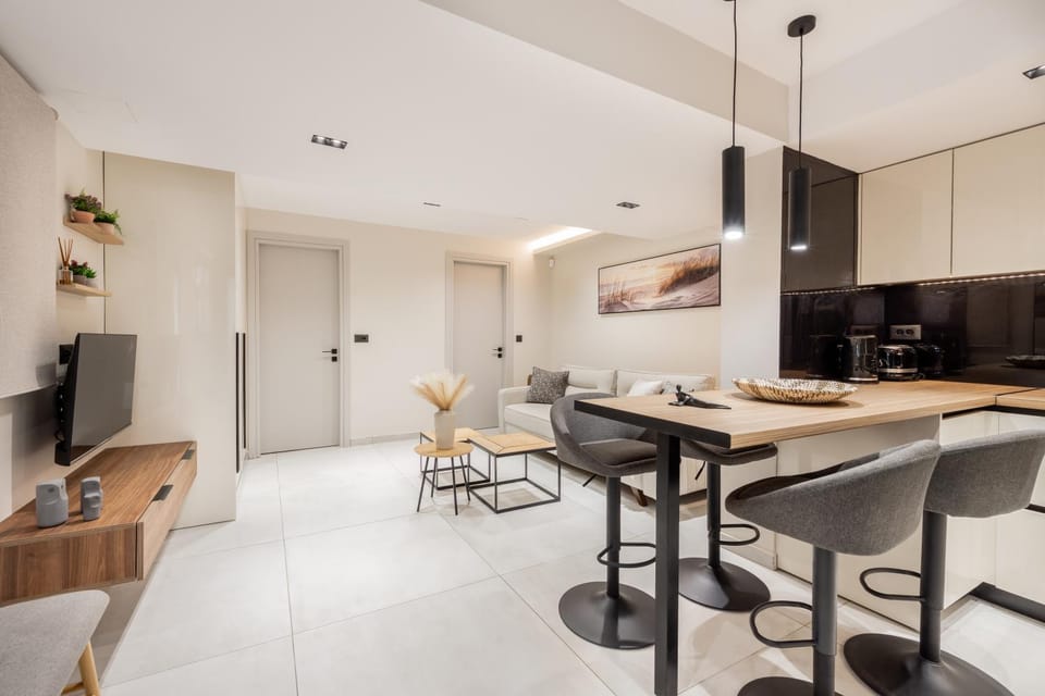 Property building, Living room, Seating area, Dining area, kitchen