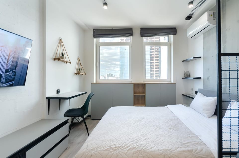 Bed, TV and multimedia, air conditioner
