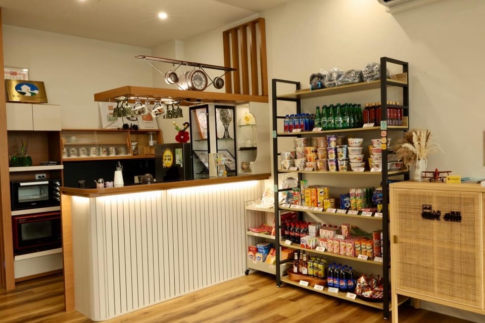 On-site shops, Food and drinks, Shopping Area, Drinks