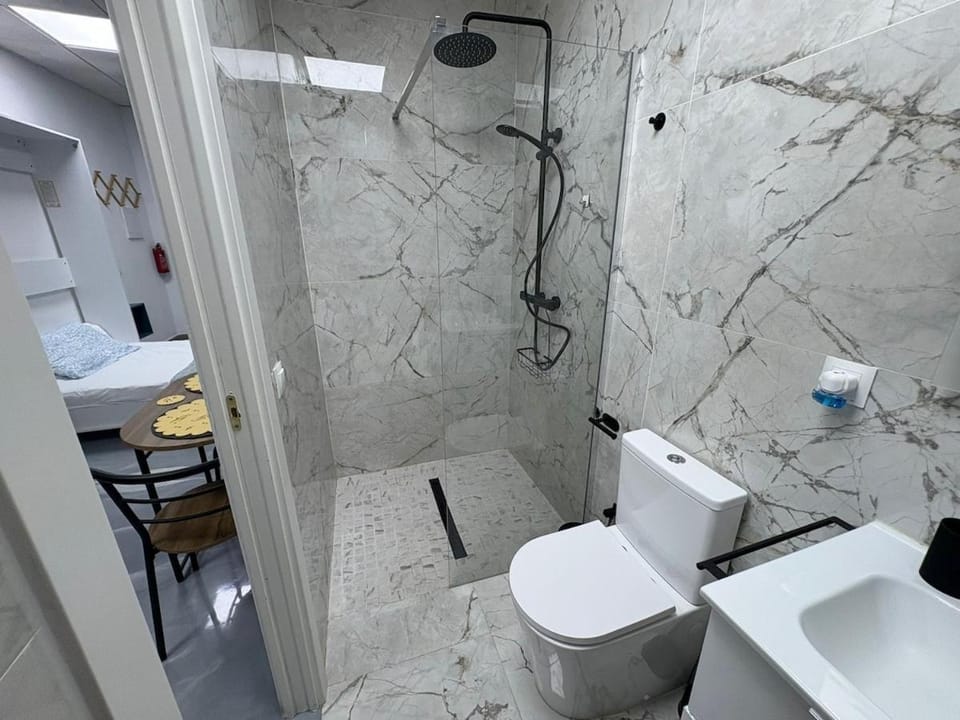Shower, Bathroom, towels