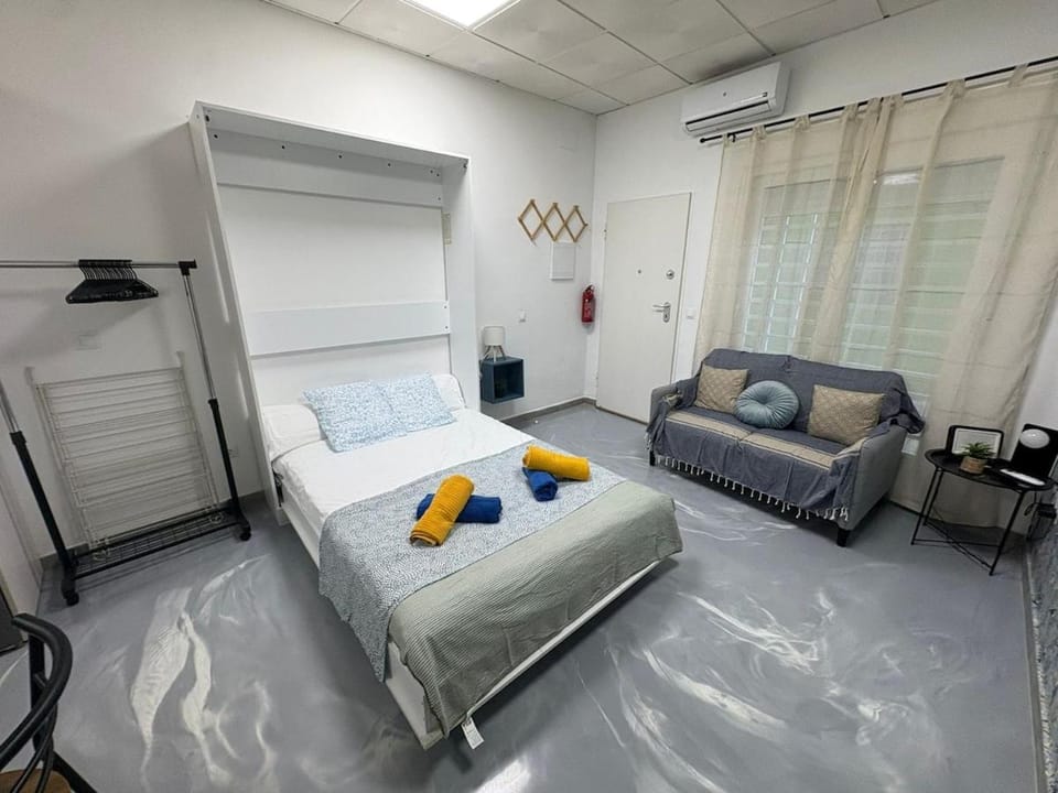 Bed, TV and multimedia, Living room, Bedroom, air conditioner