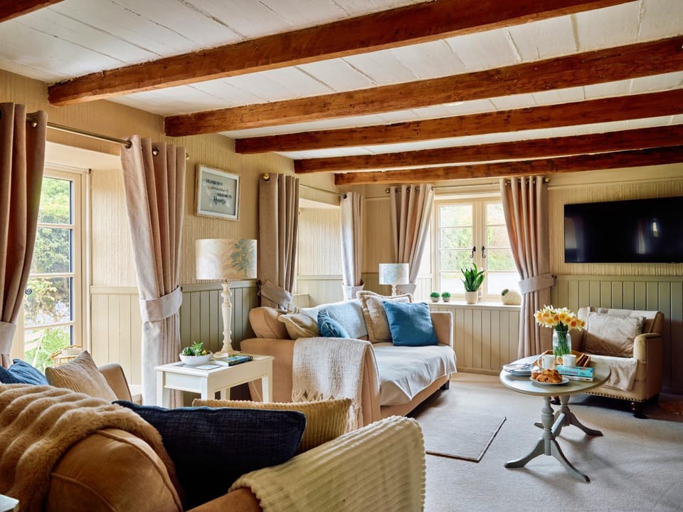 Communal lounge/ TV room, Living room