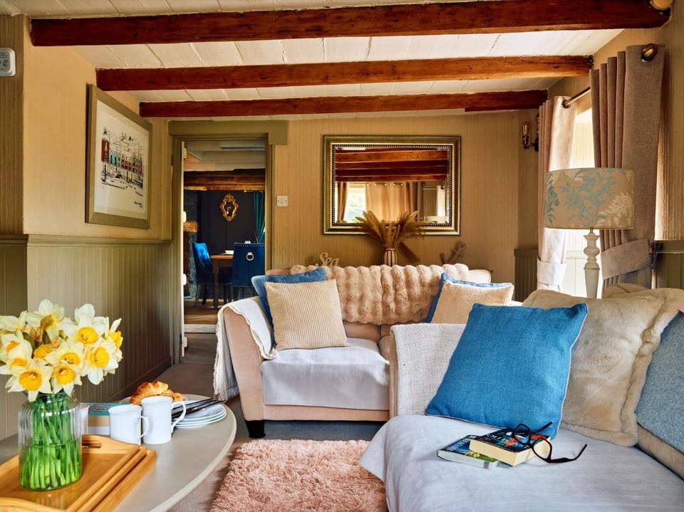 Communal lounge/ TV room, Living room