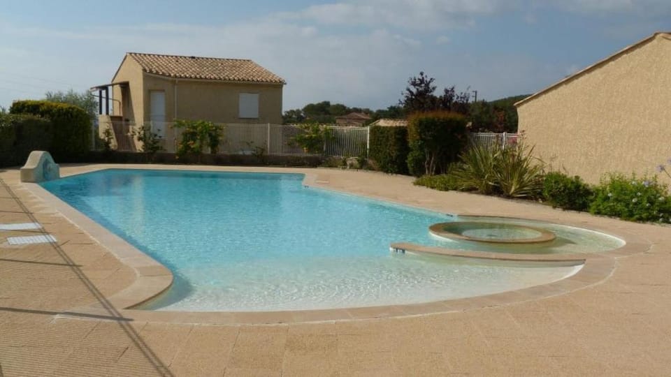 Appartement Bord de Mer, 5min plage, piscine, AC Apartment in Roquebrune-sur-Argens