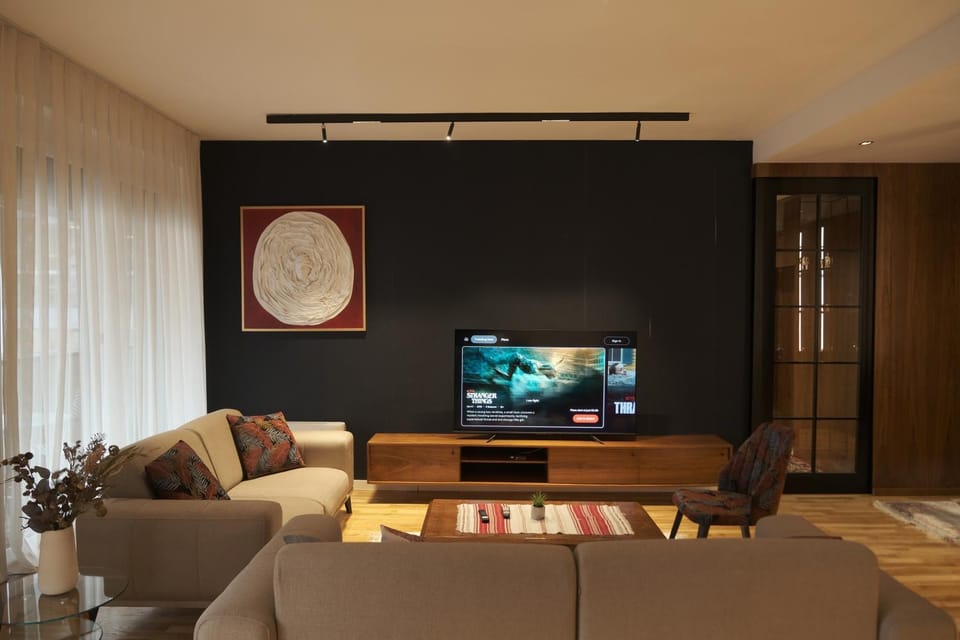 TV and multimedia, Living room, Evening entertainment