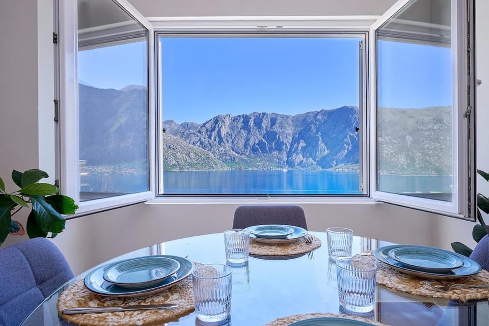 Modern 2BR Flat - 5 Minutes from the Beach Apartment in Kotor Municipality