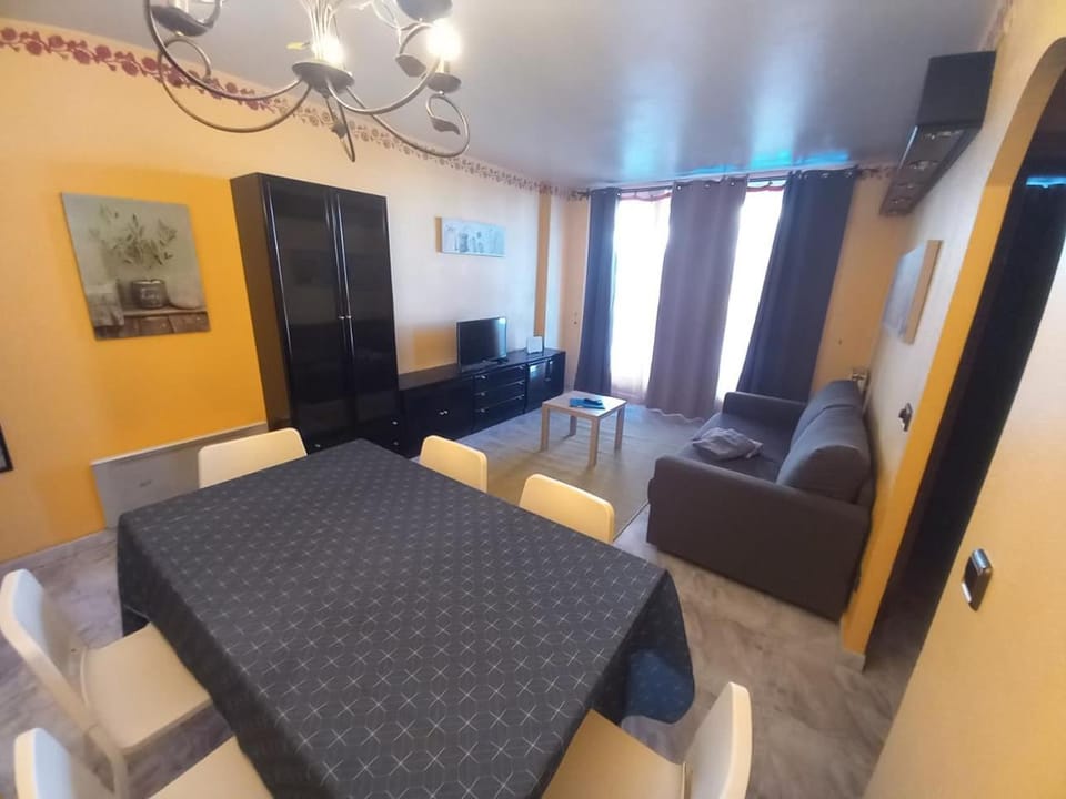 TV and multimedia, Living room, Dining area