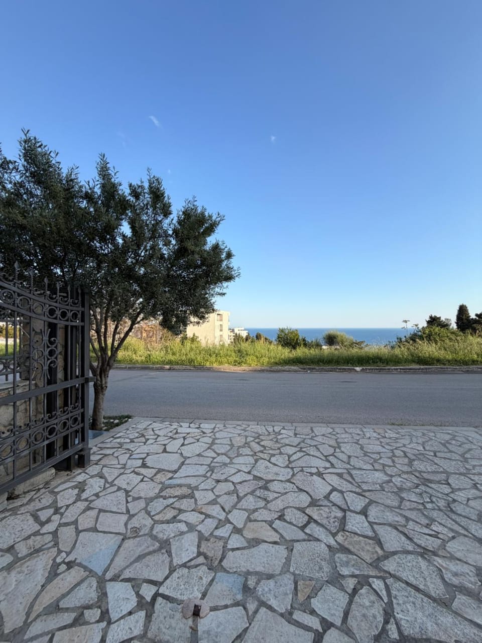 Day, Neighbourhood, Natural landscape, Mountain view, Sea view