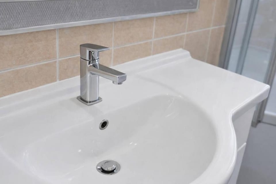 Leith Walk 2BR Pool Table Tram Stop Apartment in Edinburgh