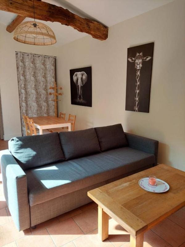 Communal lounge/ TV room, Living room, Seating area
