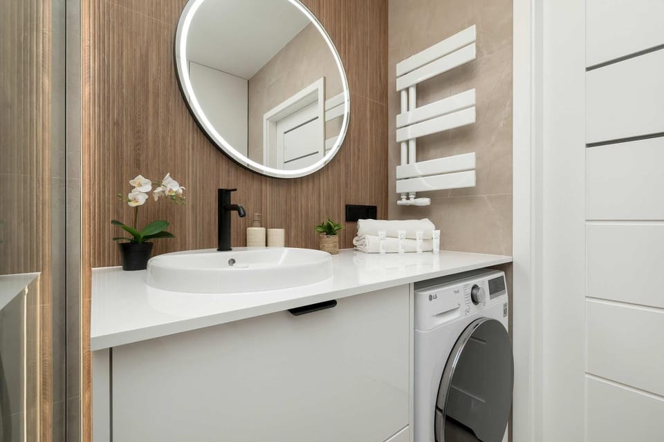 Bathroom, towels, washing machine