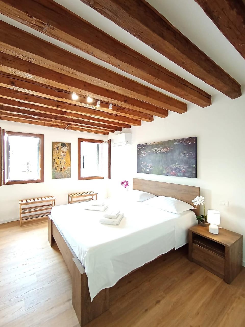 Bedroom, internet