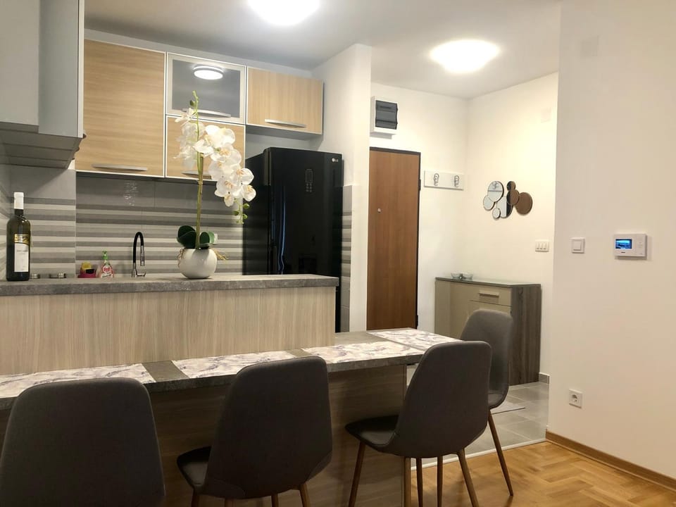 Dining area, kitchen