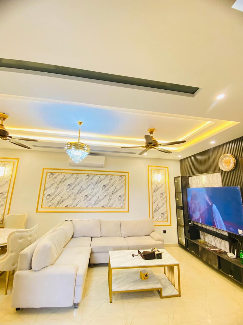5 Marla House For Families By Sadozai Suites Vacation rental in Lahore