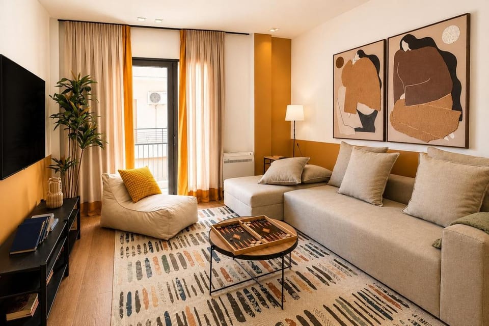 Communal lounge/ TV room, TV and multimedia, Living room, Seating area, Evening entertainment