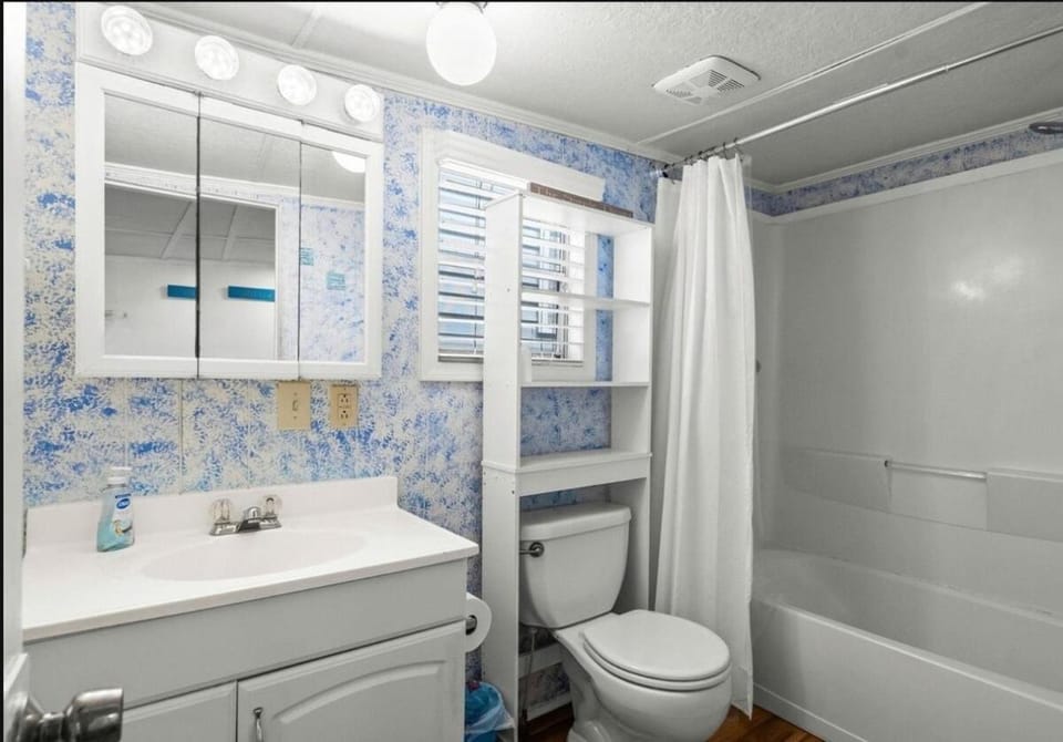 1603 Ocean Lakes Pet Friendly Golf Cart-Beach Bum House in Surfside Beach
