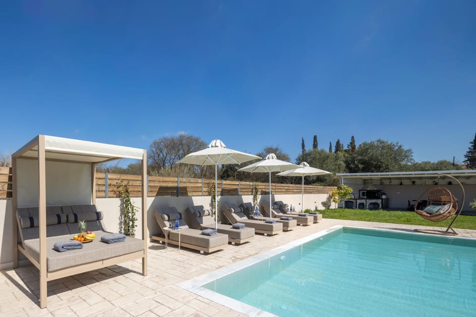 Swimming pool, sunbed