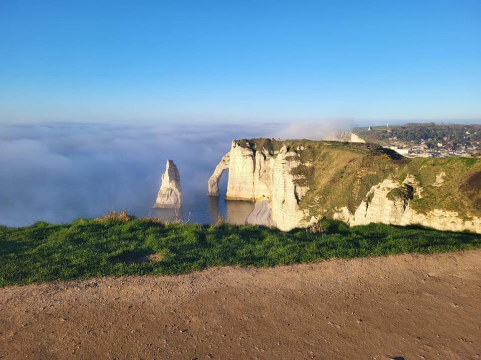 La Mer à pied maison 50 M de la plage parking privé House in Étretat