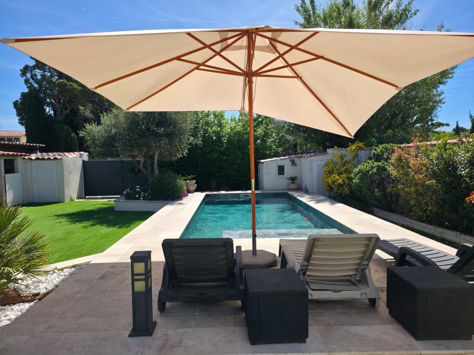 Natural landscape, Garden, View (from property/room), Pool view, Swimming pool, Swimming pool, sunbed