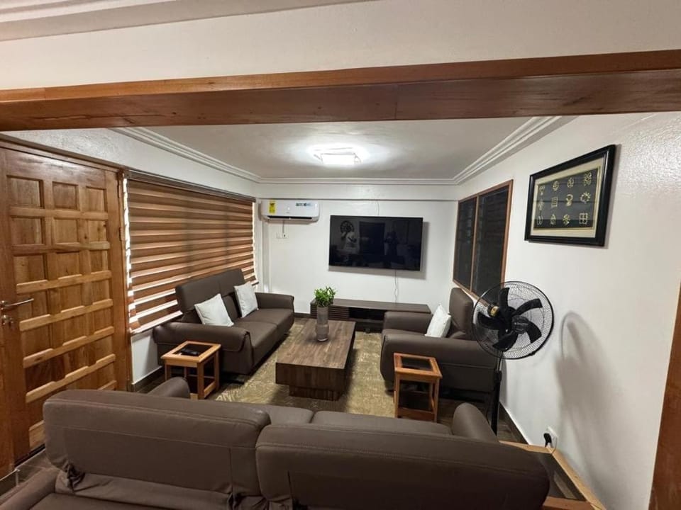 Communal lounge/ TV room, TV and multimedia, Living room, Seating area